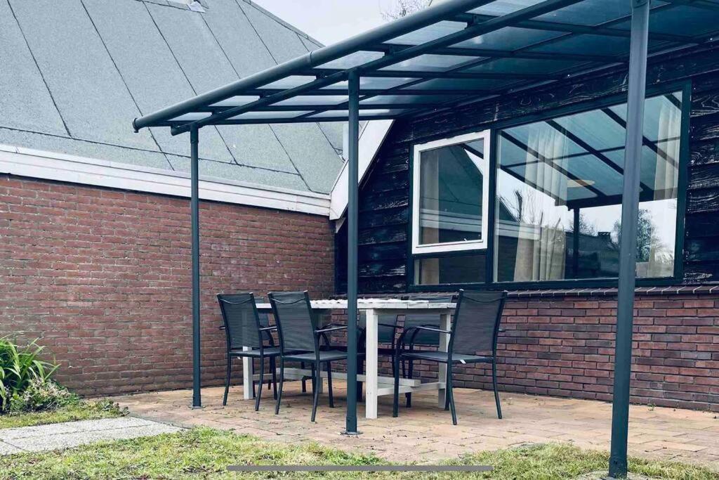 Leuke Bungalow In Noord-Holland Opmeer Eksteriør bilde