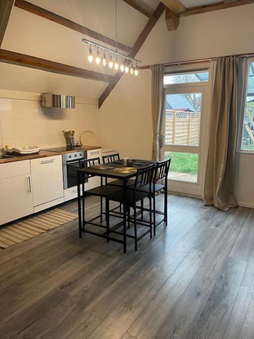Leuke Bungalow In Noord-Holland Opmeer Eksteriør bilde